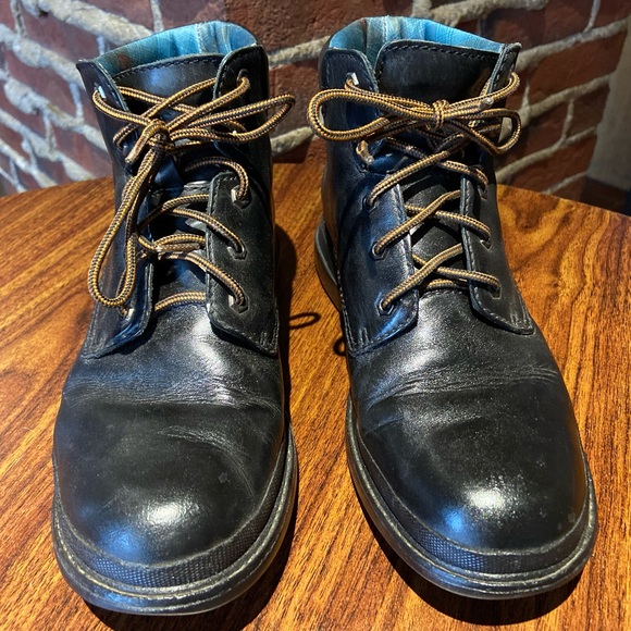 Timberland Shoes - Women’s Timberland size 7.5 black shoe boots